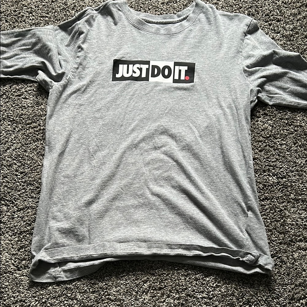 Nike Gray Short Sleeve Tee with Bold Graphic